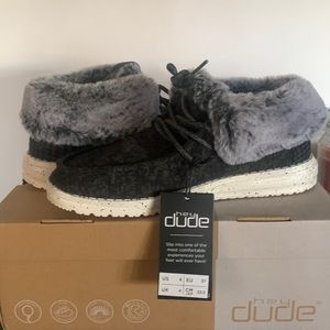 Woman’s never worn hey dudes